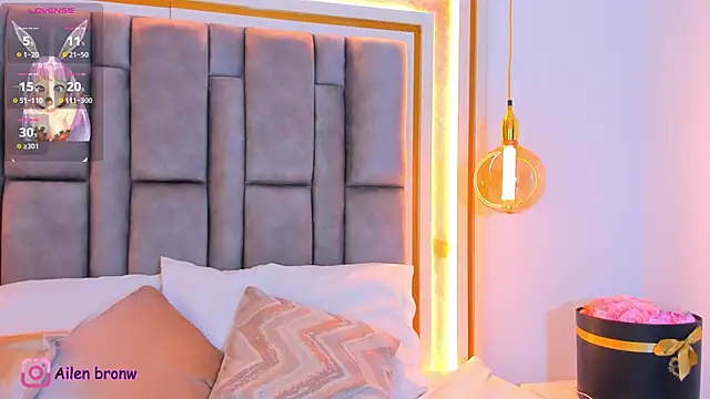 Snapshot of elianabrown chatting on November 28, 11:38 pm elianabrown online show from November 28, 11:38 pm