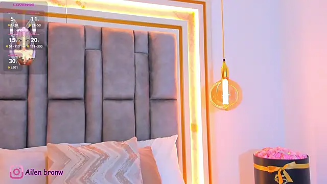 Snapshot of elianabrown chatting on November 15, 10:47 pm elianabrown online show from November 15, 10:47 pm