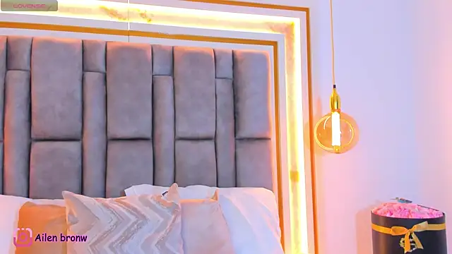 Snapshot of elianabrown chatting on November 10, 10:59 pm elianabrown online show from November 10, 10:59 pm