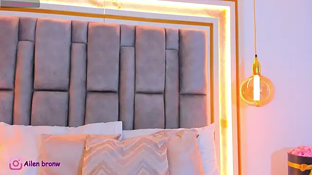 Snapshot of elianabrown chatting on November 22, 11:25 pm elianabrown online show from November 22, 11:25 pm