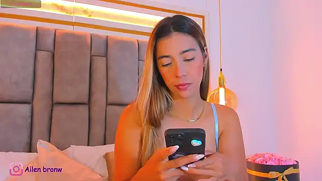 Snapshot of elianabrown chatting on October 2, 8:34 pm elianabrown online show from October 2, 8:34 pm