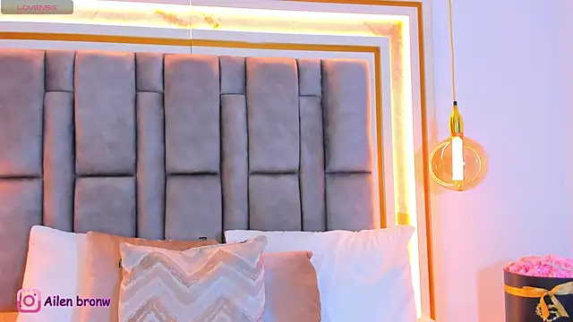 Snapshot of elianabrown chatting on November 6, 9:30 pm elianabrown online show from November 6, 9:30 pm