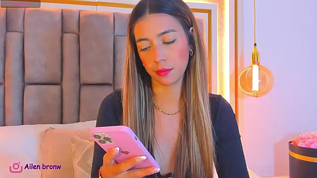 Snapshot of elianabrown chatting on November 29, 11:27 pm elianabrown online show from November 29, 11:27 pm