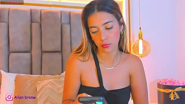 Snapshot of elianabrown chatting on November 13, 10:46 pm elianabrown online show from November 13, 10:46 pm