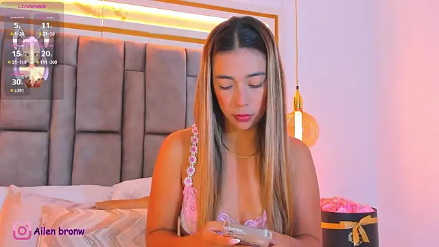 Snapshot of elianabrown chatting on September 19, 8:46 pm elianabrown online show from September 19, 8:46 pm