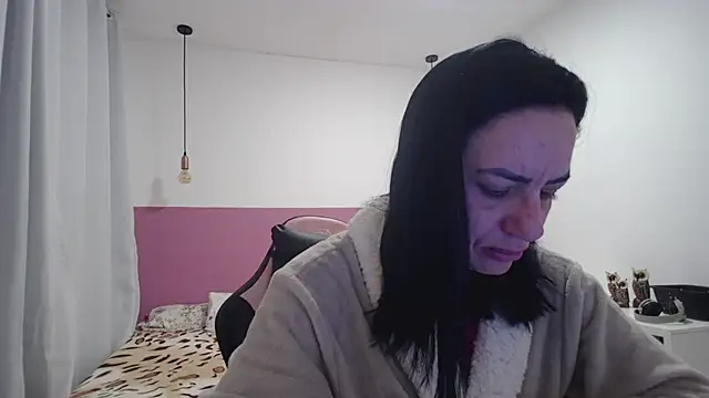 Snapshot of YasmimBrasil chatting on July 10, 6:46 am YasmimBrasil online show from July 10, 6:46 am