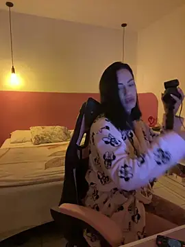 Snapshot of YasmimBrasil chatting on May 13, 7:37 am YasmimBrasil online show from May 13, 7:37 am