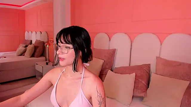 emilly williams  online show from January 16, 8:14 pm