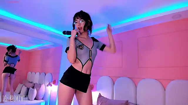 emilly williams  online show from June 10, 5:36 pm