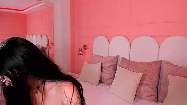 emilly williams  online show from February 5, 5:09 pm