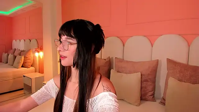 emilly williams  online show from March 17, 4:54 pm