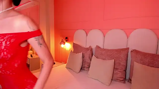 emilly williams  online show from February 25, 5:08 pm