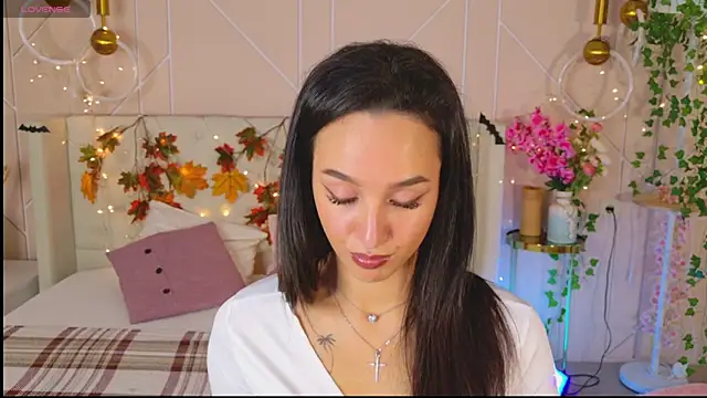 Snapshot of Lolly_Neal chatting on November 8, 5:00 am Lolly Neal online show from November 8, 5:00 am