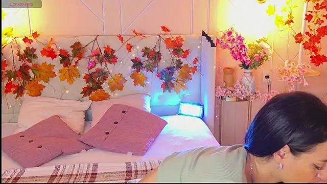 Snapshot of Lolly_Neal chatting on November 11, 4:51 am Lolly Neal online show from November 11, 4:51 am