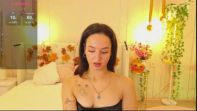 Snapshot of Lolly_Neal chatting on October 28, 4:57 am Lolly Neal online show from October 28, 4:57 am