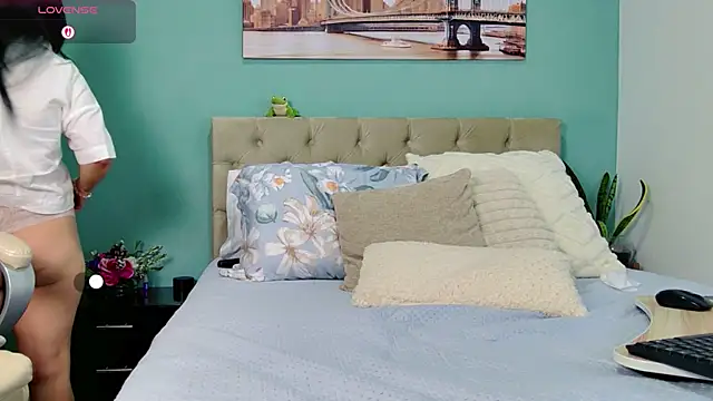 Snapshot of yanella_fire chatting on October 4, 6:59 am yanella fire online show from October 4, 6:59 am