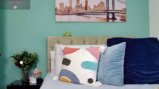 yanella fire online show from October 26, 11:54 am