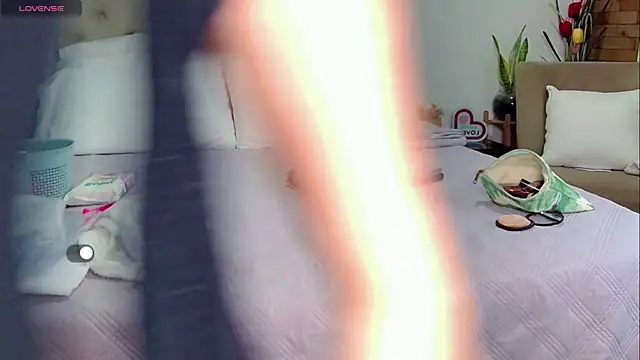 Snapshot of yanella_fire chatting on June 15, 1:44 pm yanella fire online show from June 15, 1:44 pm