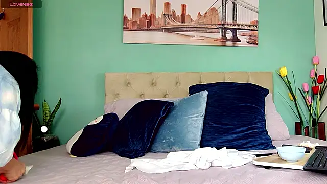 yanella fire online show from March 4, 1:19 pm