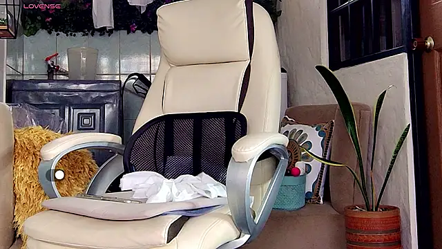 yanella fire online show from March 29, 1:02 pm