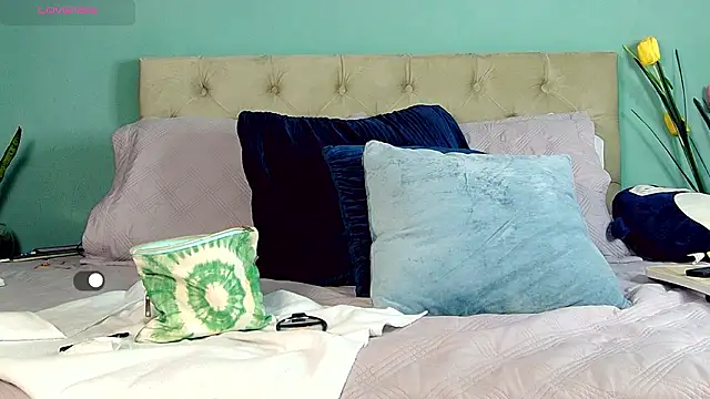 yanella fire online show from March 8, 11:24 am