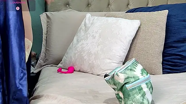 yanella fire online show from October 25, 11:09 am