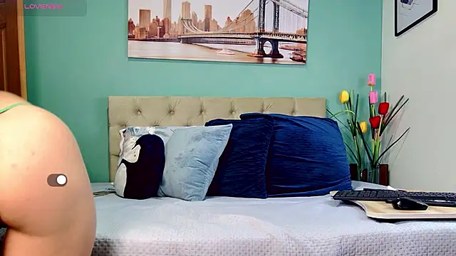 yanella fire online show from March 13, 10:09 am