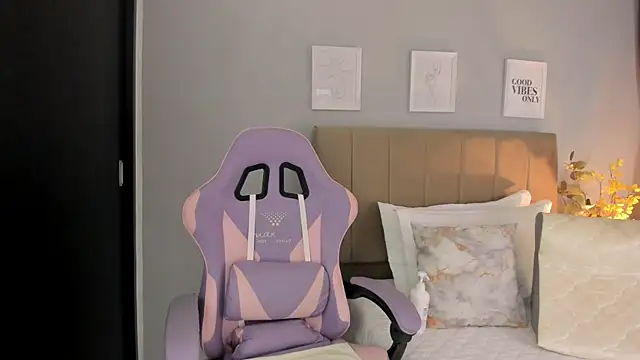 kataleyarios01 online show from February 6, 11:34 pm