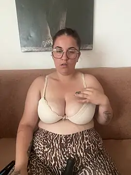 yzabell18 online show from May 21, 10:45 am