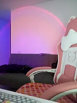 Snapshot of azumiichan chatting on September 13, 12:43 am azumiichan online show from September 13, 12:43 am