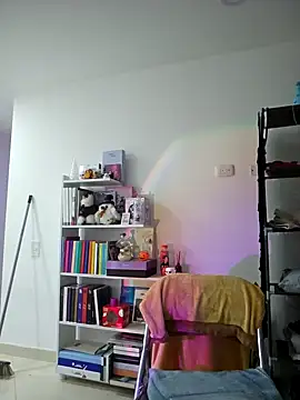 Snapshot of azumiichan chatting on February 4, 4:05 am azumiichan online show from February 4, 4:05 am