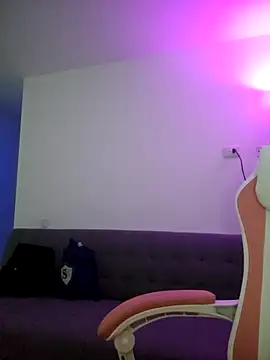 Snapshot of azumiichan chatting on October 17, 12:14 am azumiichan online show from October 17, 12:14 am