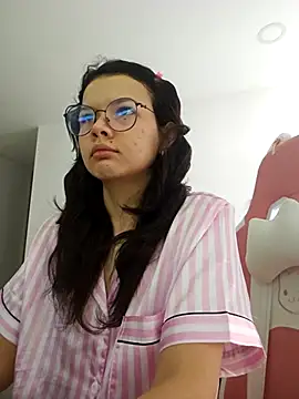 azumiichan online show from April 25, 2:14 pm
