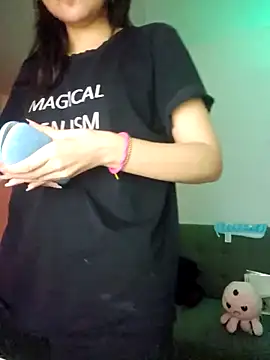 Snapshot of azumiichan chatting on November 20, 12:11 am azumiichan online show from November 20, 12:11 am