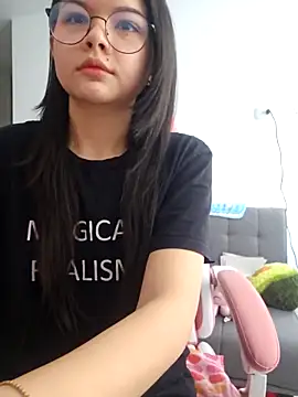 Snapshot of azumiichan chatting on November 20, 2:51 pm azumiichan online show from November 20, 2:51 pm