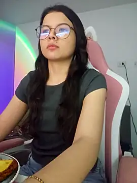 Snapshot of azumiichan chatting on October 21, 12:00 am azumiichan online show from October 21, 12:00 am