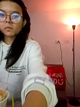 Snapshot of azumiichan chatting on December 2, 12:11 am azumiichan online show from December 2, 12:11 am