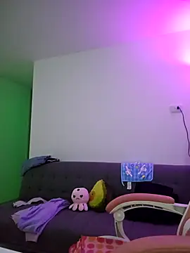 Snapshot of azumiichan chatting on November 11, 12:27 am azumiichan online show from November 11, 12:27 am