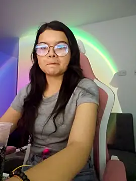 Snapshot of azumiichan chatting on October 9, 12:00 am azumiichan online show from October 9, 12:00 am