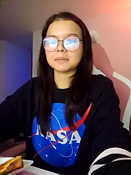 Snapshot of azumiichan chatting on November 27, 12:11 am azumiichan online show from November 27, 12:11 am