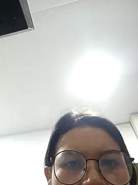 Snapshot of azumiichan chatting on November 12, 12:37 am azumiichan online show from November 12, 12:37 am