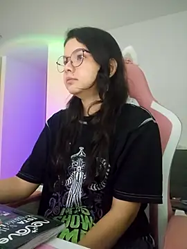 Snapshot of azumiichan chatting on October 22, 12:10 am azumiichan online show from October 22, 12:10 am