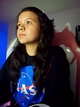 Snapshot of azumiichan chatting on February 8, 4:03 am azumiichan online show from February 8, 4:03 am