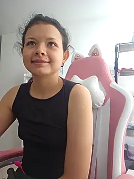 Snapshot of azumiichan chatting on February 21, 3:54 pm azumiichan online show from February 21, 3:54 pm