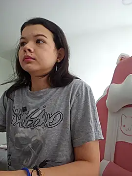 Snapshot of azumiichan chatting on October 25, 1:45 pm azumiichan online show from October 25, 1:45 pm