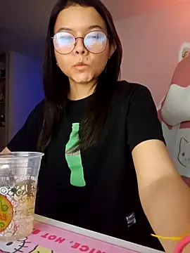 Snapshot of azumiichan chatting on November 26, 12:10 am azumiichan online show from November 26, 12:10 am