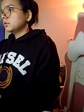 Snapshot of azumiichan chatting on November 28, 12:11 am azumiichan online show from November 28, 12:11 am