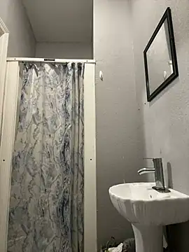 CamGirlLeanna online show from February 27, 11:50 am