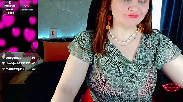 Snapshot of Nikki_March chatting on March 18, 9:23 am Nikki March online show from March 18, 9:23 am
