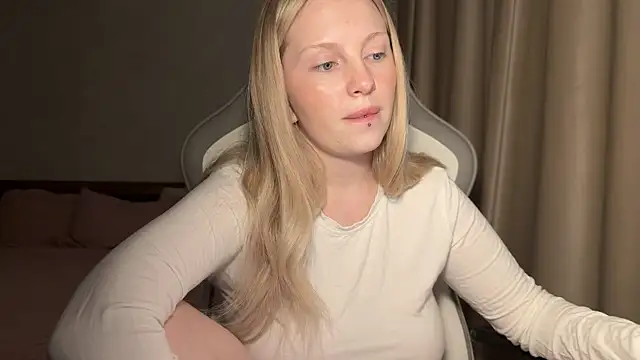 Snapshot of x_ivy_x chatting on November 19, 4:07 pm x ivy x online show from November 19, 4:07 pm